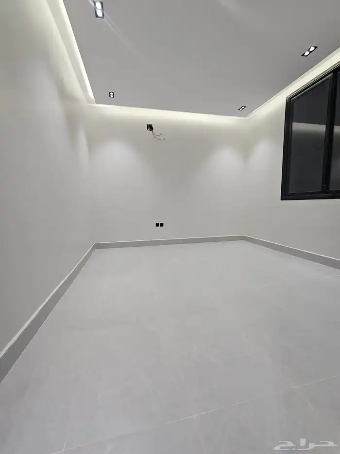 شقتين جديدة متقابلة وبصك واحد للبيع بحي الرمال 16