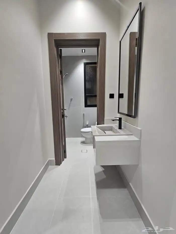 شقتين جديدة متقابلة وبصك واحد للبيع بحي الرمال 8