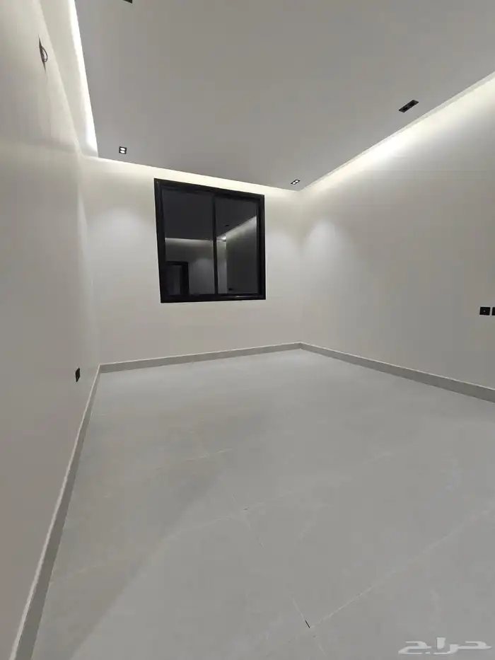 شقتين جديدة متقابلة وبصك واحد للبيع بحي الرمال 4
