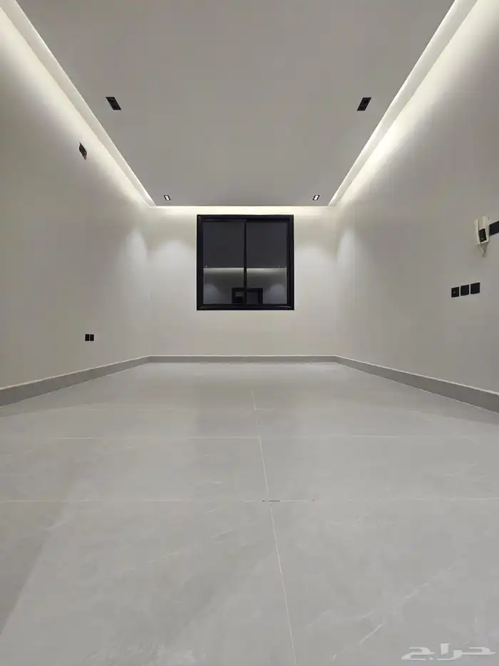 شقتين جديدة متقابلة وبصك واحد للبيع بحي الرمال 5