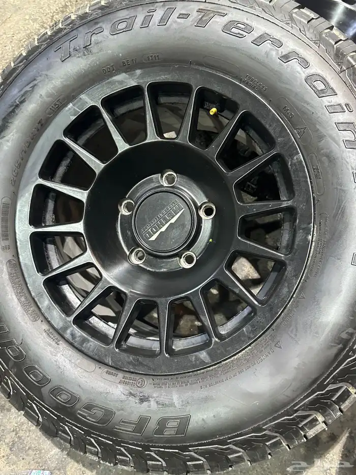 جنوط ميثود 5 مسمار اصلي مع كفرات ربع حجري امريكي مقاس 17جيب 12