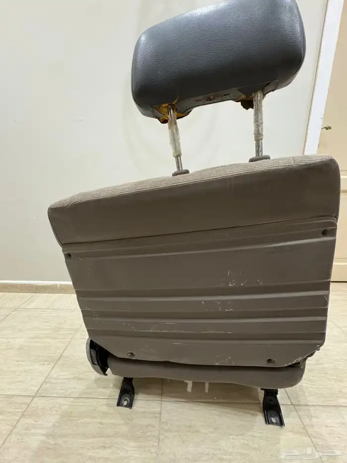 مقعدة راكب لجيب ربع 2006 وتحت وبوليسي 4