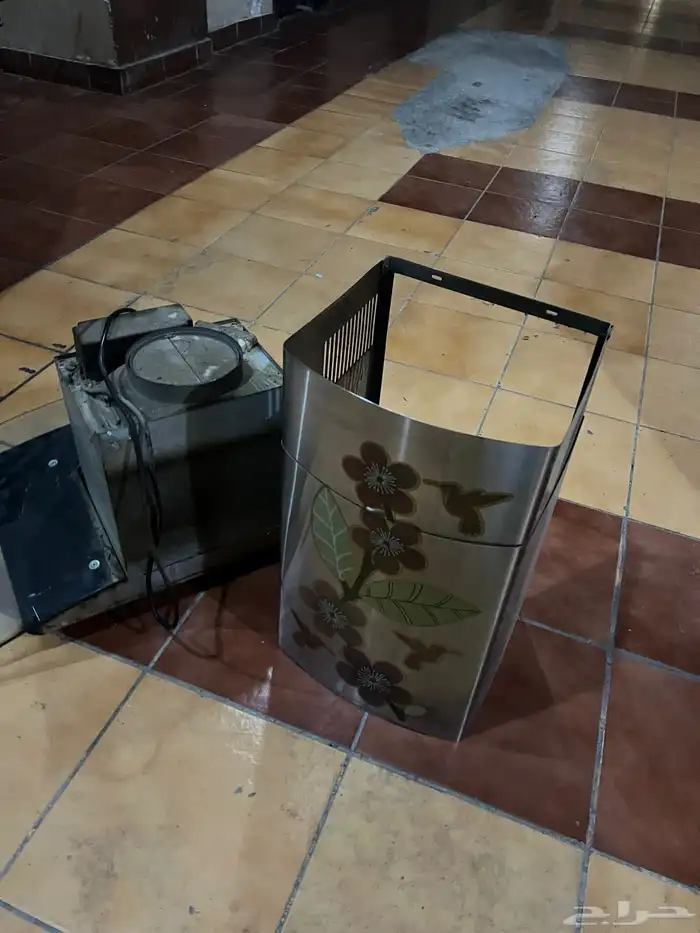 كرسي حمام مستعمل بحاله جيده وشفاط مطبخ مستعمل 6