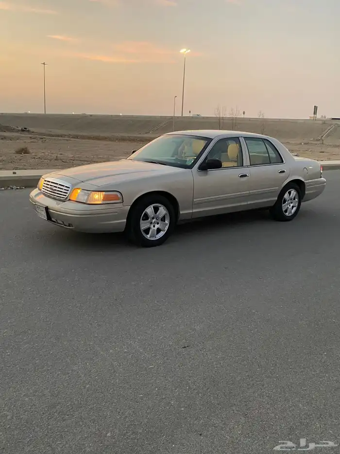 فورد فكتوريا بوليسي 2010 11