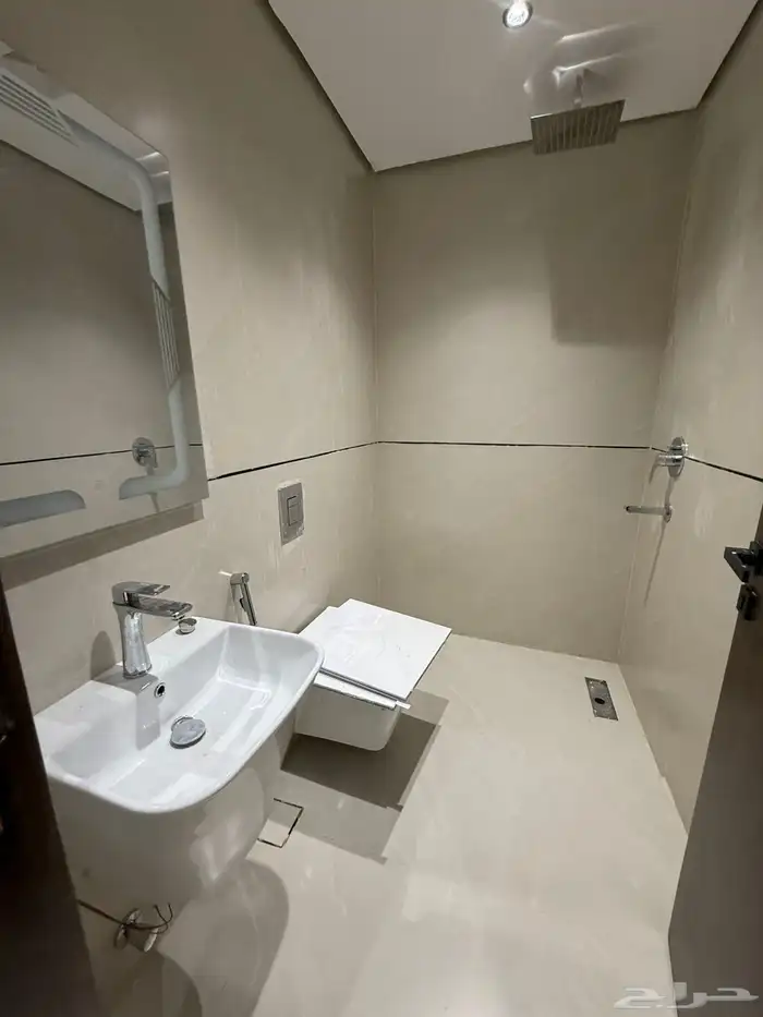 للبيع روف ارضي حي اليرموك 11