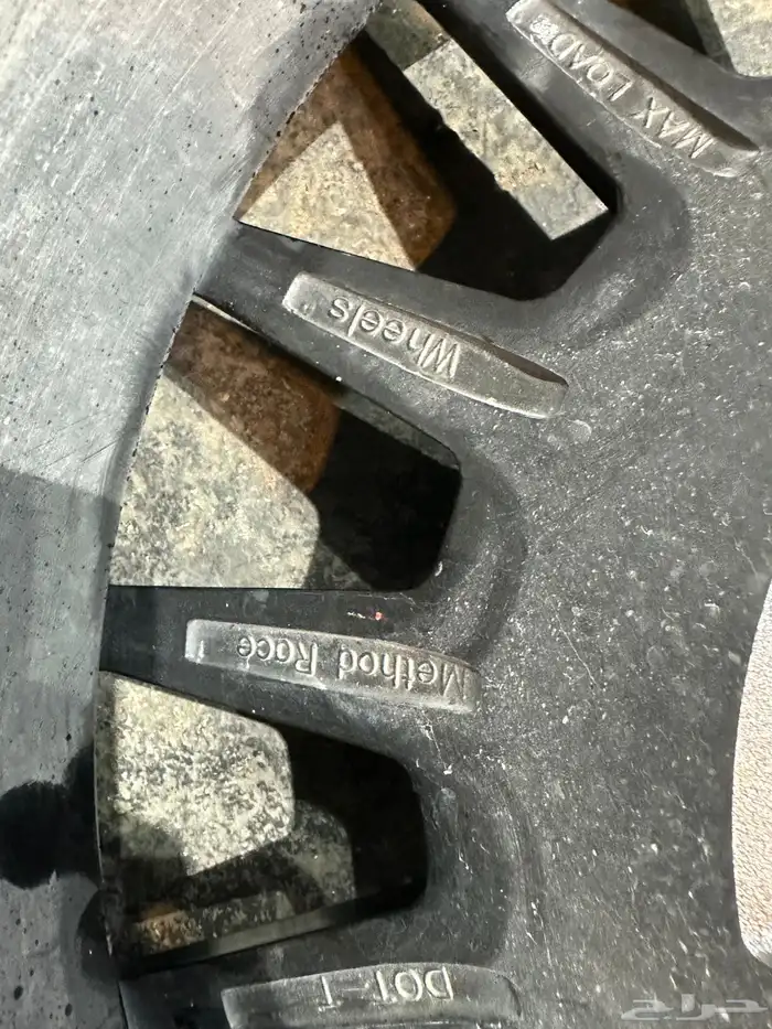 جنوط ميثود 5 مسمار اصلي مع كفرات ربع حجري امريكي مقاس 17جيب 18