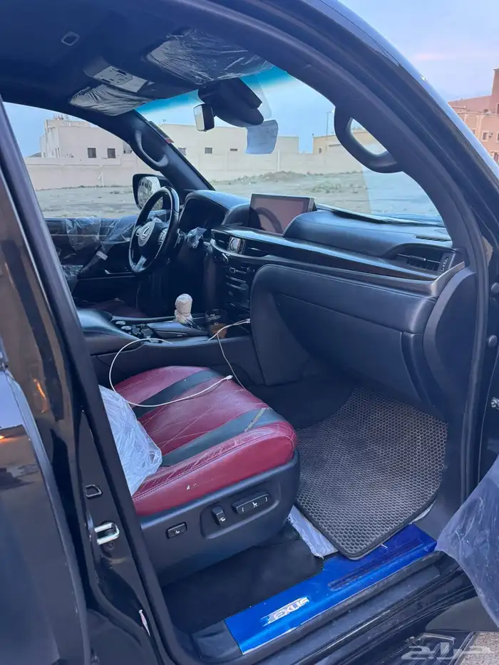 لكزس 2019 بلاك ديشن 18