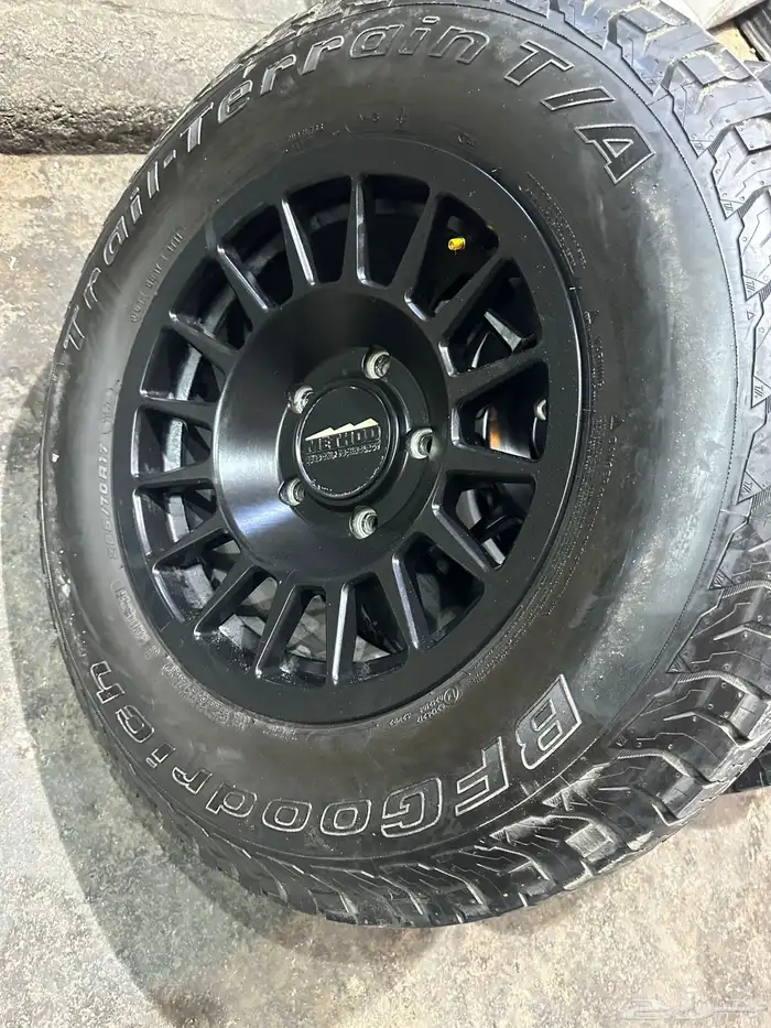 جنوط ميثود 5 مسمار اصلي مع كفرات ربع حجري امريكي مقاس 17جيب 1