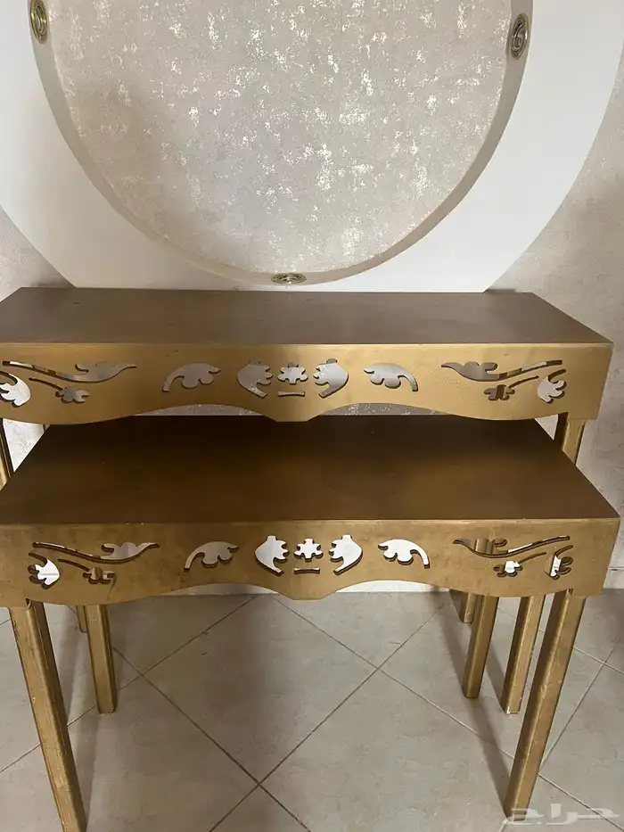 طاولة ضيافه معها 4 طاولات خدمة وطاولتين استقبال 3