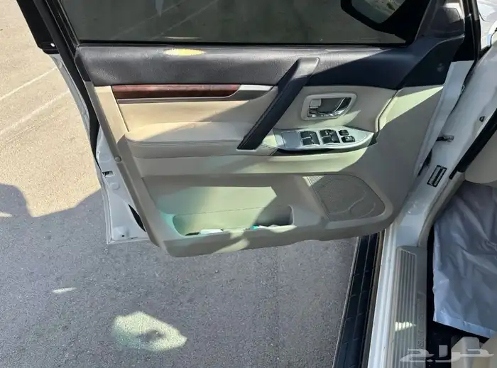 ميتسوبيشي باجيرو 2016 فل كامل علامة ذهبية 9