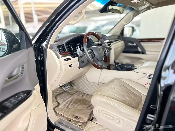 جيب لكزس2021 LX مخزن بلاك دشن عداد 35 الف كيلو 12