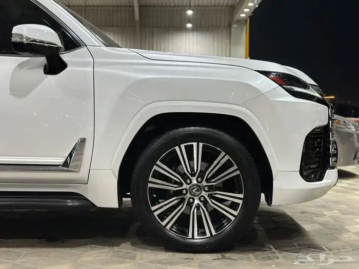 لكزس LX 600 موديل 2023 7