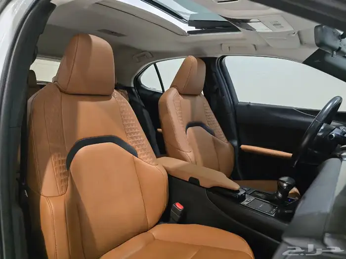 لكزس UX200 موديل 2020 بحاله الوكاله 7