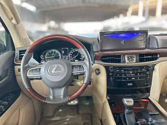 جيب لكزس2021 LX مخزن بلاك دشن عداد 35 الف كيلو 24