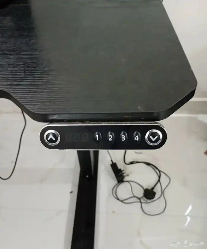 طاولة قيمنق هدروليك ترتفع وتنزل او طاولة مكتب 2