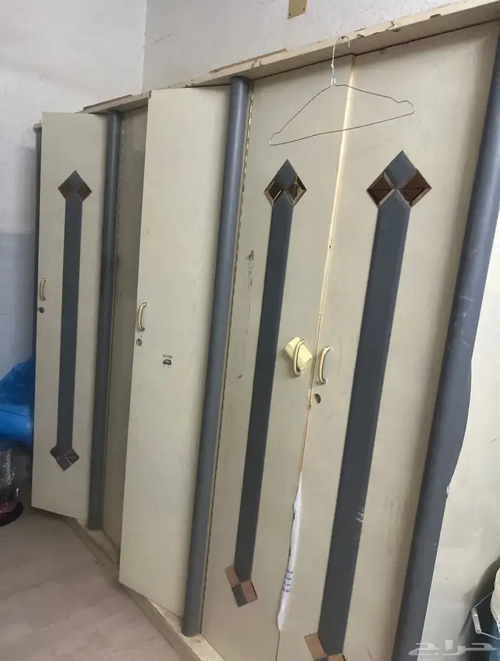 دولاب للبيع 0