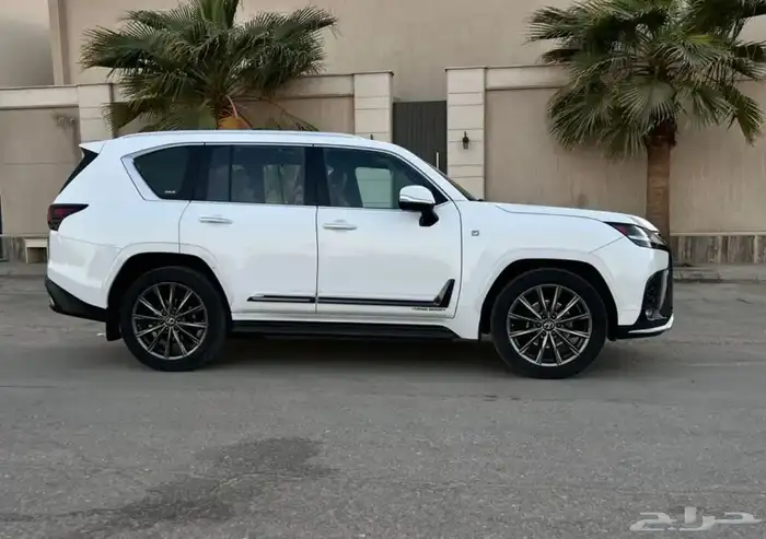 للبيع جيب لكزس اف سبورت 2022 2