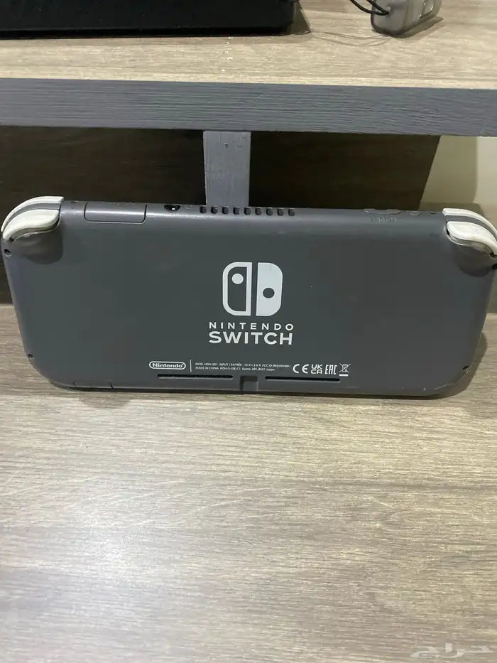 نينتندو سويتش لايت لونه رمادي 1
