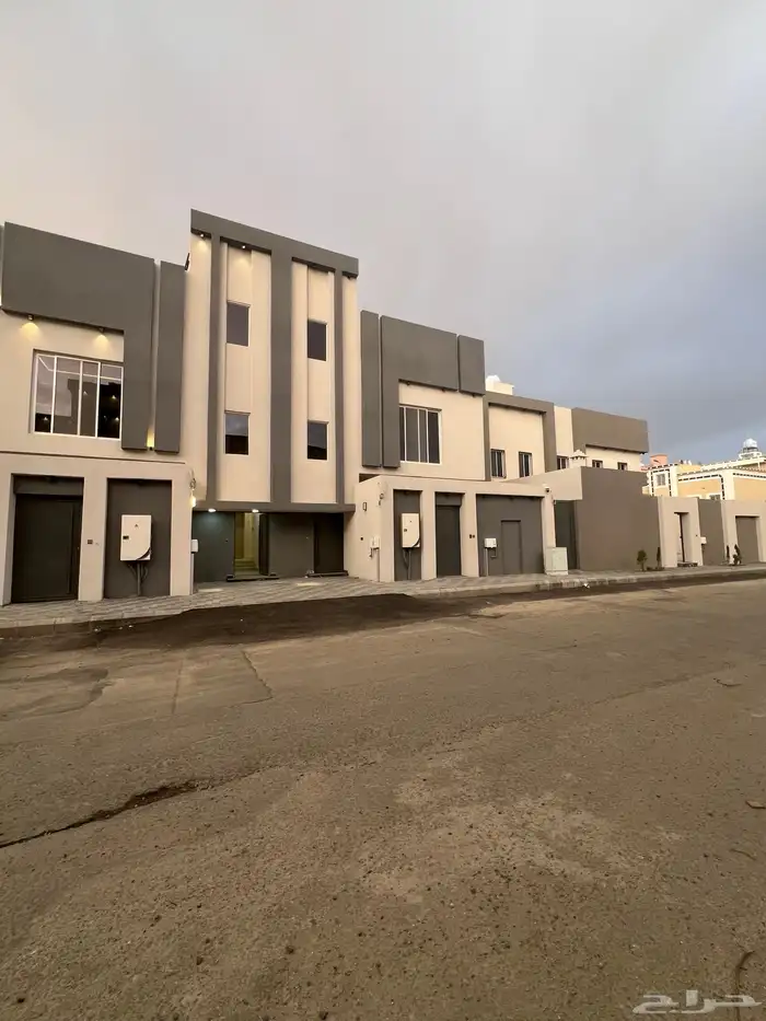 للبيع روف علوي فاخر موقع مميز و مساحة وسيعة حي العزيزية 0