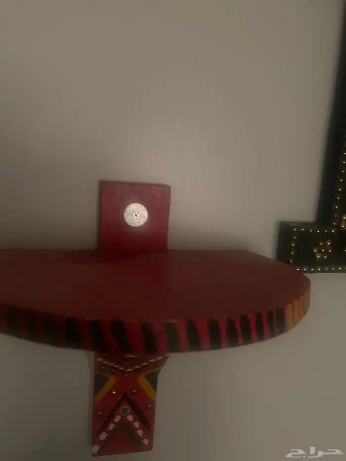 رف خشب جميل مافيه اي خدش 2