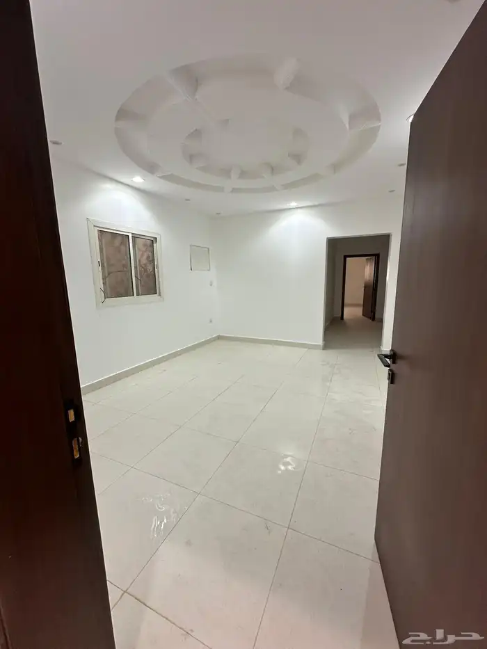 شقة للايجار 6 غرف وصاله و 3 دورات مياه 4