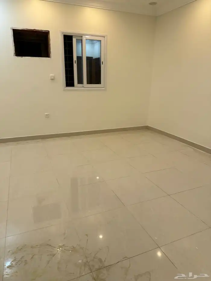 شقة للإيجار 3 غرف وصالة مدخلين حي النزهة جدة 3