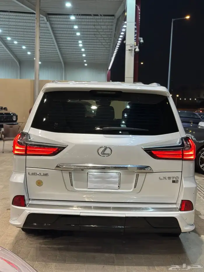 لكزس LX570 موديل 2021 5