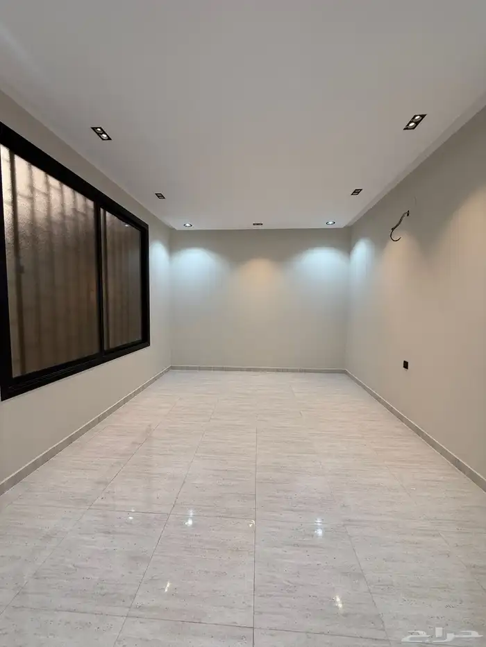 للبيع ارواف علويه بمداخل مستقل تماما حي الراقي وسط الخدمات 33