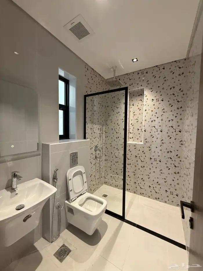 ملحق للبيع تمليك بسطح خاص في بطحاء قريش بتشطيبات مودرن فاخر 6