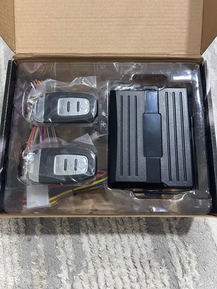 للبيع حزام أمان وماطور هواء و جهاز تشغيل عن بعد وداش كام 6