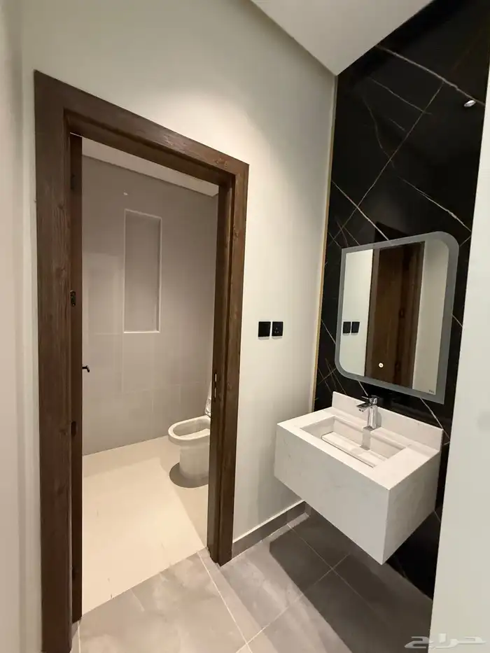 ملحق للبيع تمليك بسطح خاص في بطحاء قريش بتشطيبات مودرن فاخر 8