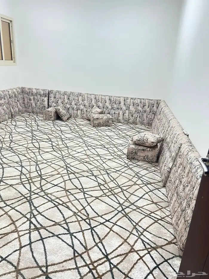 غرفة نوم و2 فرشات ب المساند والمتاكي شبه جديده استخدام شهر 3