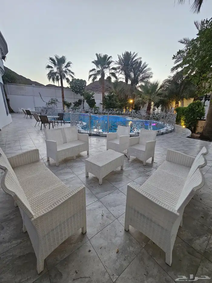 استراحة لاقينا هوم اشجار وزرع ومسبح 16