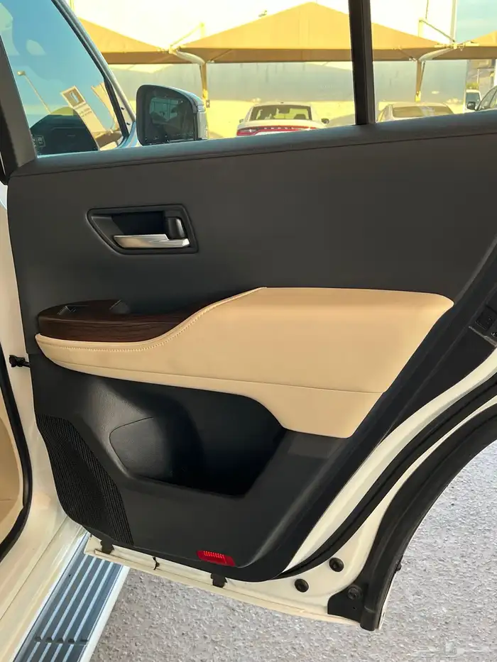 لاندكروزر 2024 رقم L4 20