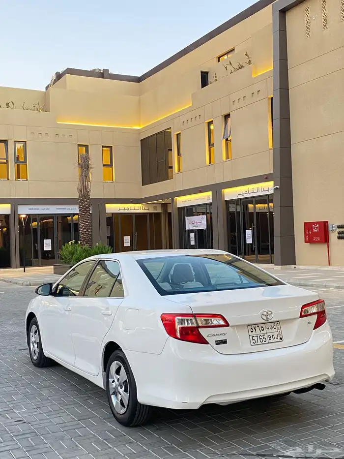 تويوتا كامري 2015 عداد قليل نظيف جدا 4