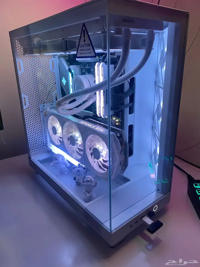 بي سي قيمنق لون ابيض 2