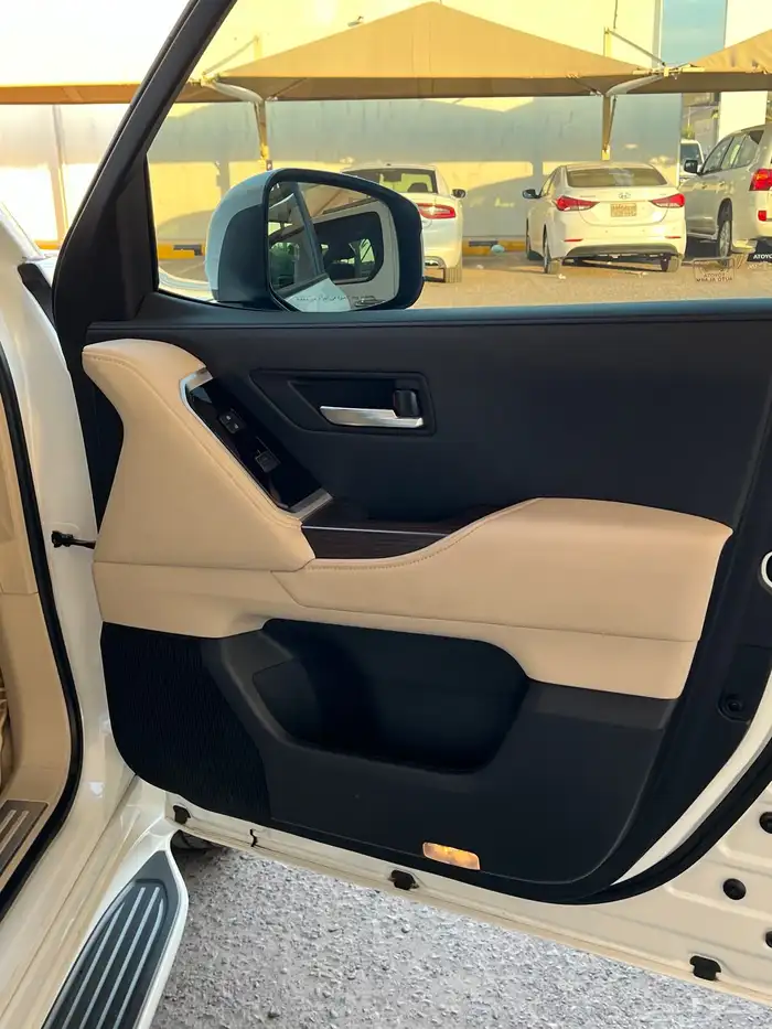 لاندكروزر 2024 رقم L4 17