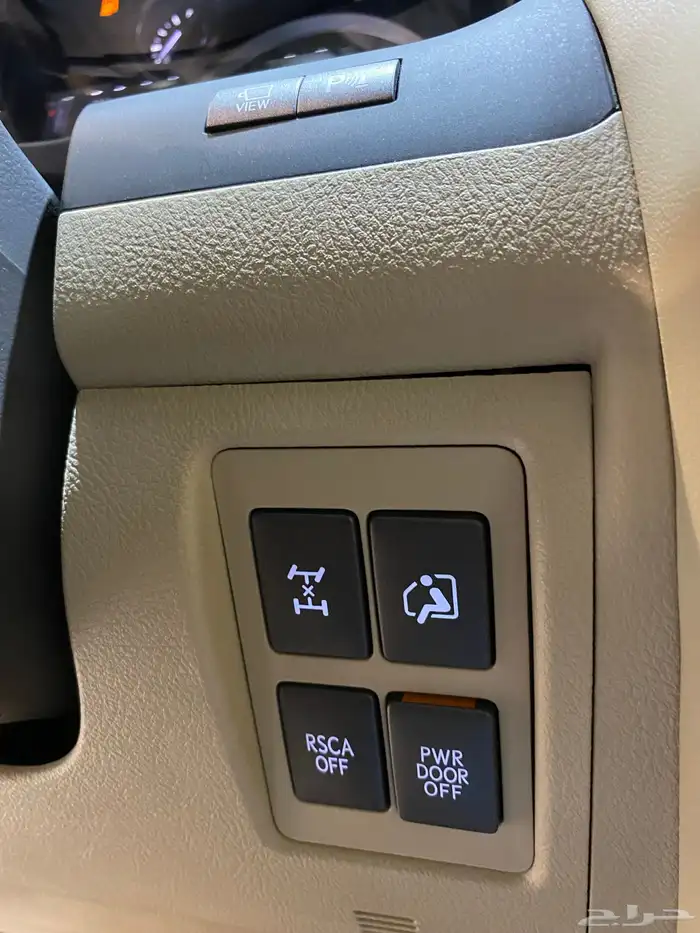 للبيع لكزس LX570 دي دي 2014 عبداللطيف عداد 86 الف 24