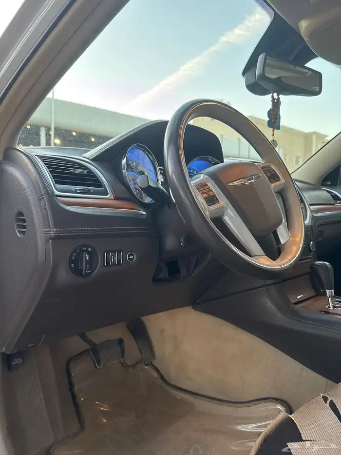 كرايسلر c300 اكزقتيف 2013 هيمي 5.7 46