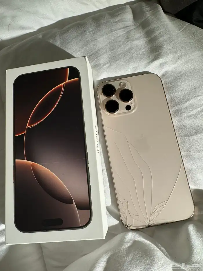 ايفون 16 برو ماكس مكسور خلفية 0