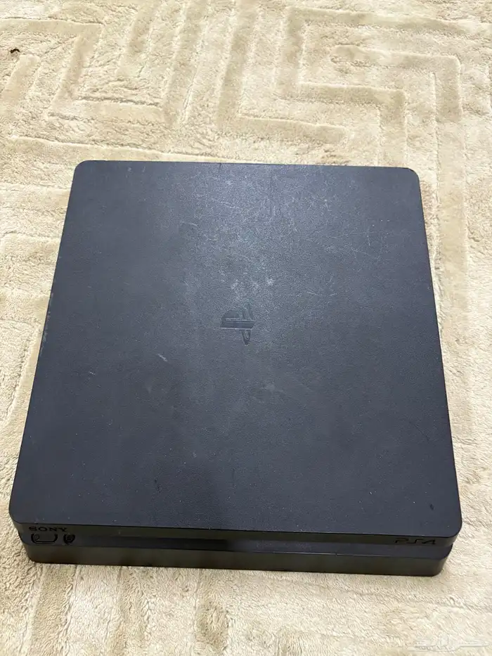 سوني 4 نضيف مع أسلاكه و معه يد 0