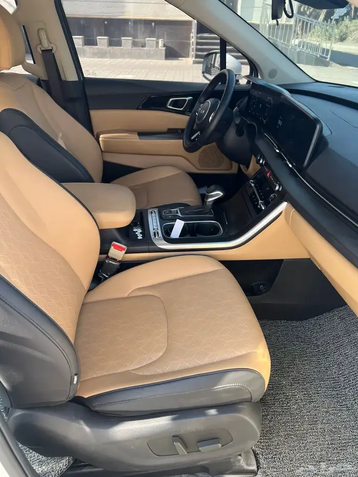 كيا كرنفال موديل 2023 ديزل 12