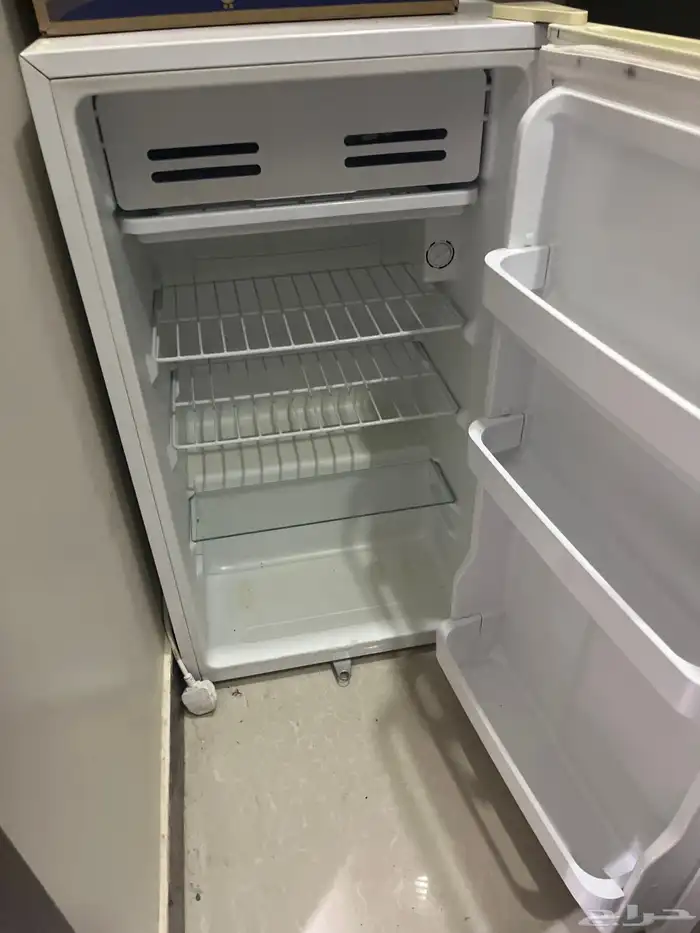 ثلاجه صغيره (1)ومرايه العدد( 1 )لوحه جداريه العدد (2) 4