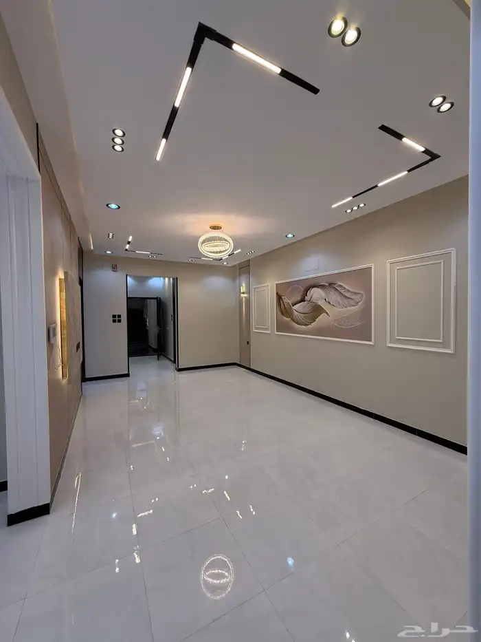 للبيع روف علوي 9 غرف وصالتين بموقع مميز بحى الموسى 21