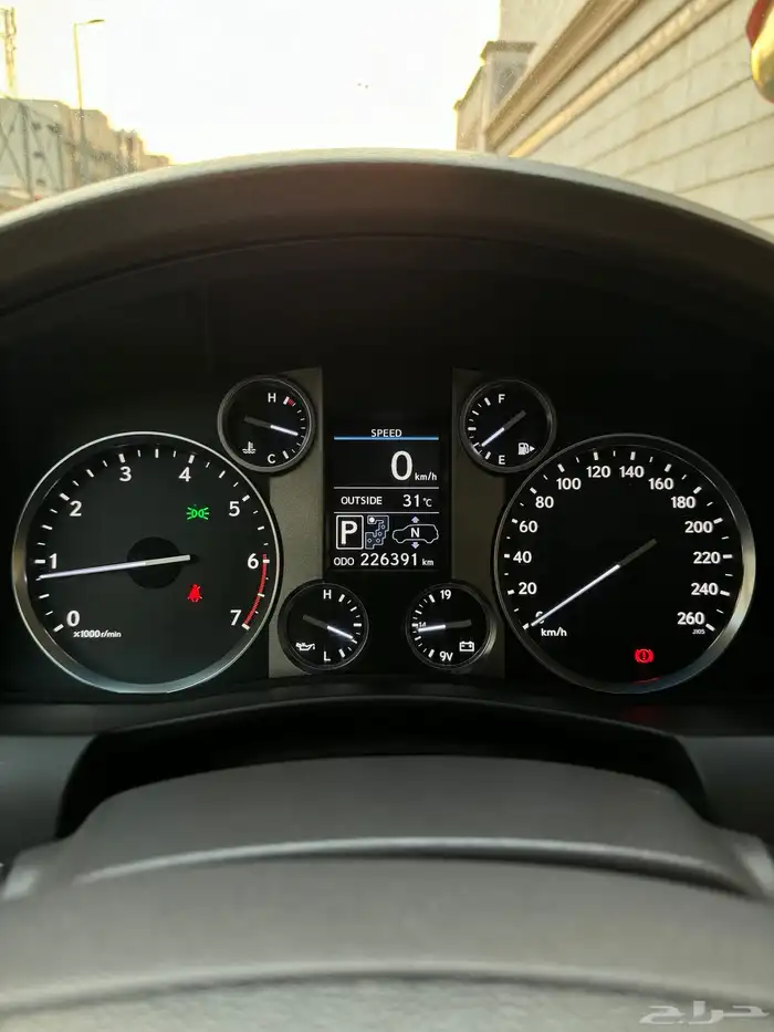 للبيع جيب لكزس LX 570 S 2014 شبه الجديد 49