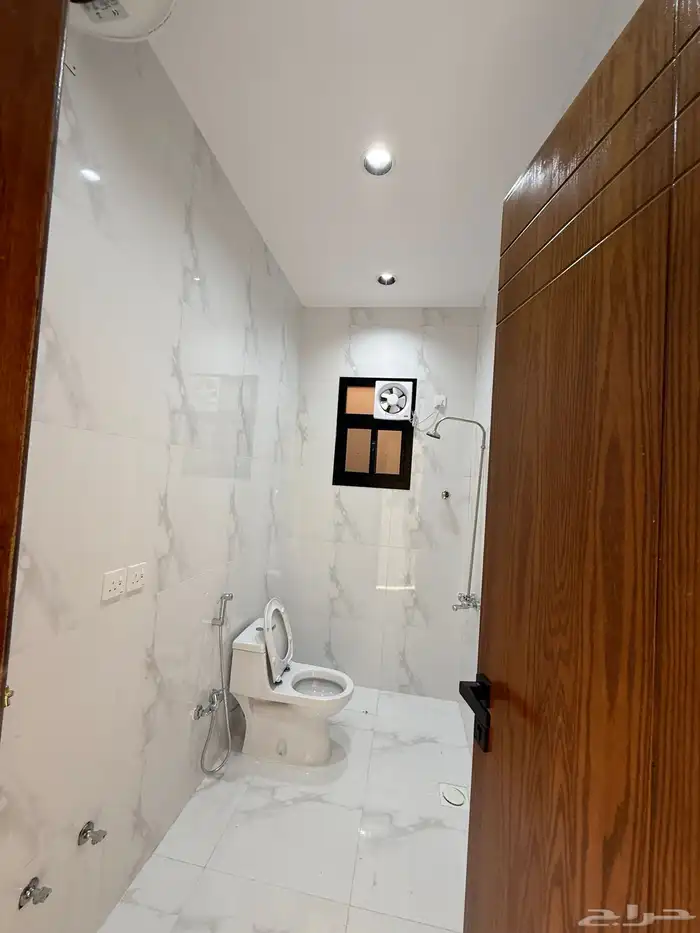 للبيع روفات علويه بدرج داخلي وخارجى شمال الخميس طريق 80 33