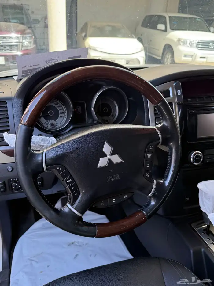 ميتسوبيشي باجيرو ربع 2016 نظيف 5