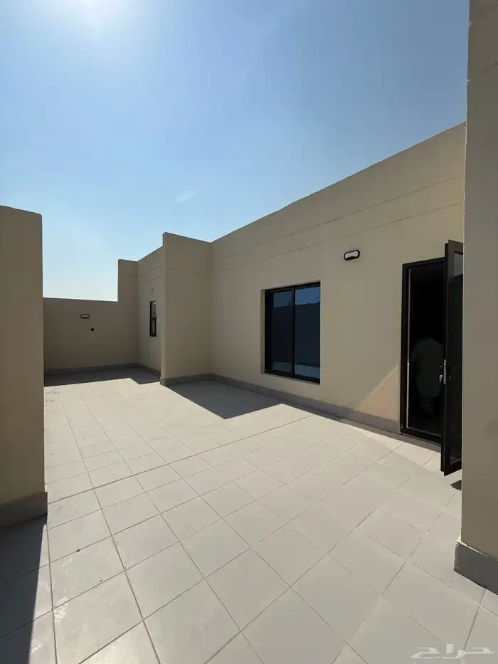 ملحق للبيع تمليك بسطح خاص في بطحاء قريش بتشطيبات مودرن فاخر 0