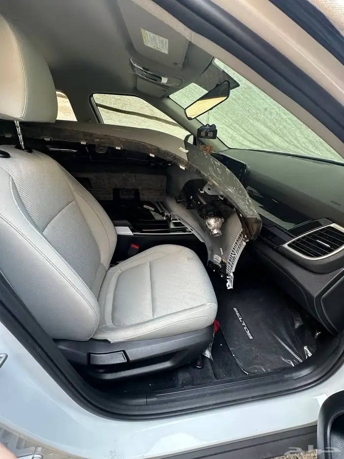 كيا سيلتوس موديل 2025 ستاندرد ابيض وسقف اسود 4