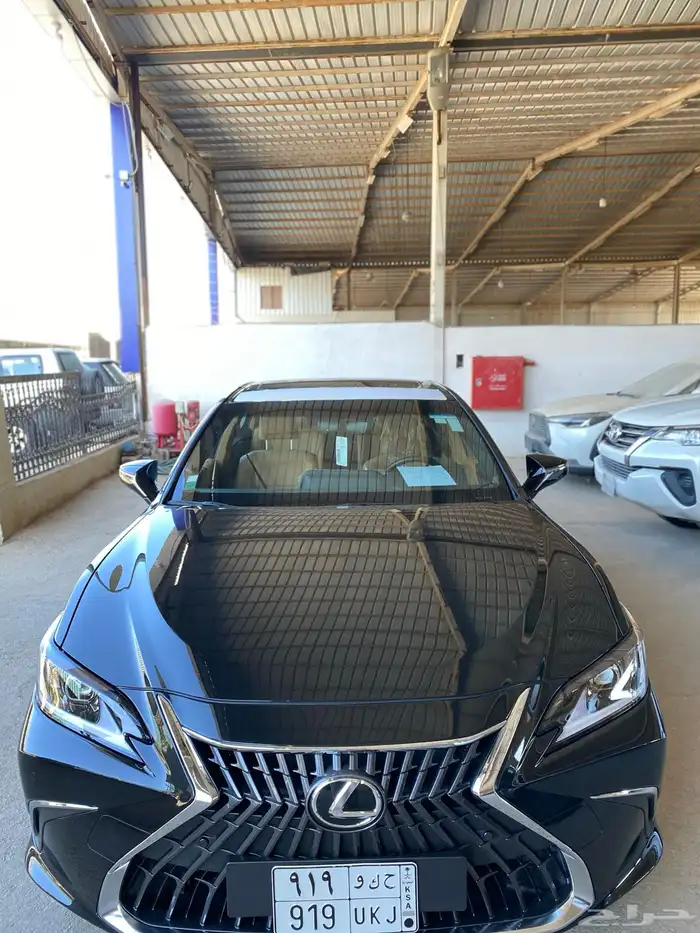 لكزس ES 350 موديل 2025 ممشى 10 ألف كيلو متر 1